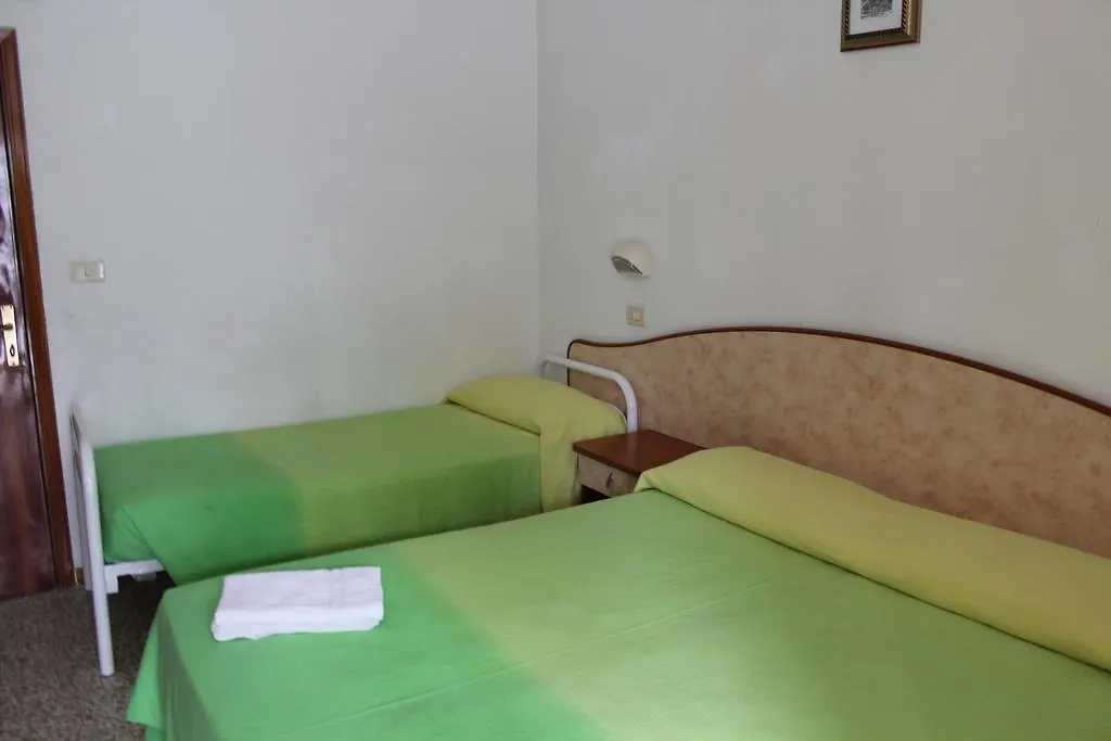 Hotel Holiday Sunshine Summer Misano Adriatico 3*,
