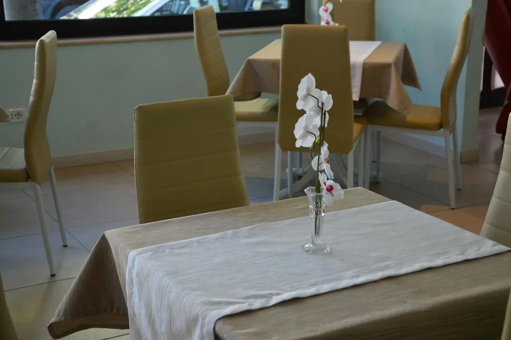 Hotel Holiday Sunshine Summer Misano Adriatico 3*,